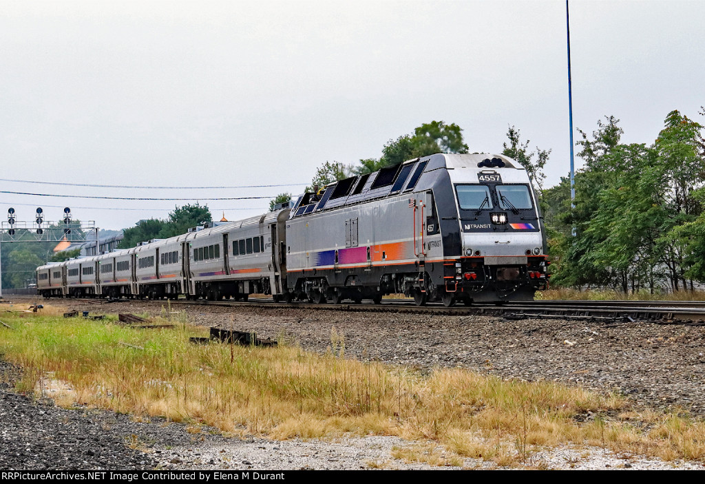 NJT 4557 on train 1207